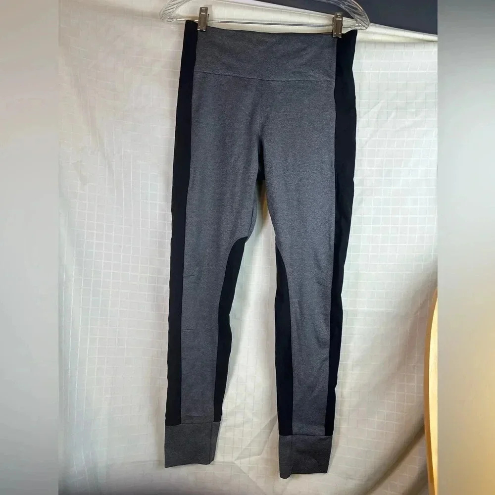 Womens Athleta Essex Leggings Pants, Size S - Black Gray compression Activewear